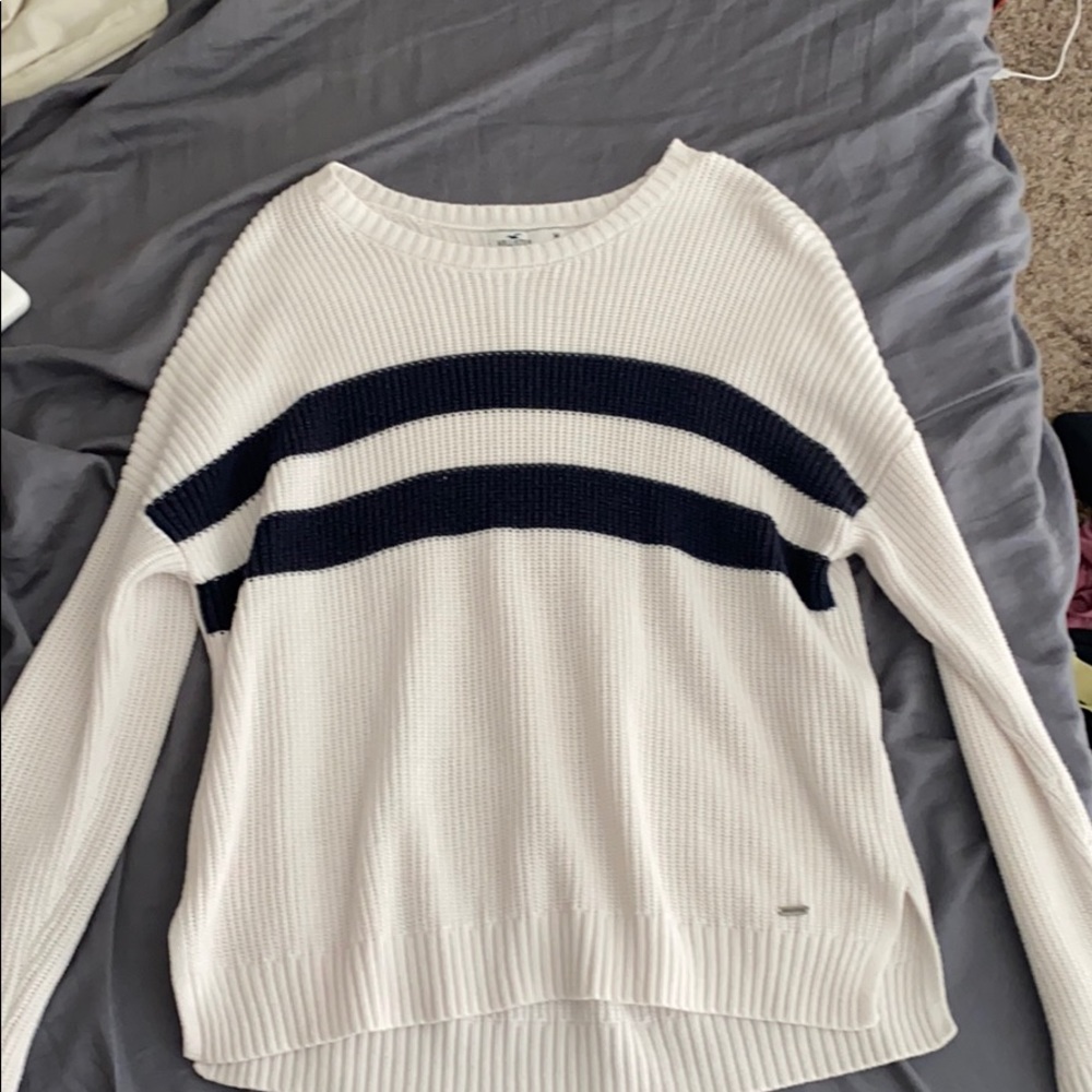 HOLLISTER SWEATER SIZE MEDIUM
